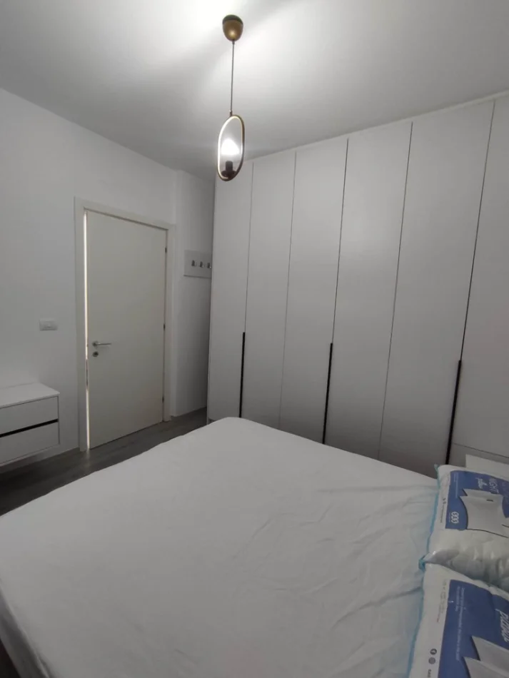 Tirane, jepet me qera Apartament 3+1 Kati 2, Mobiluar, Çmimi 45.000 Lekë të Reja, në FRESK, Tiranë.