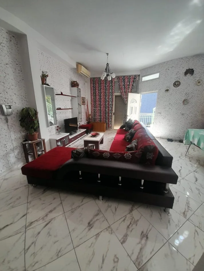 💥Tirane, jepet me qera Banesë 1+1+Ballkon Kati 4, 65 m²,Çmimi 40.000 Lekë të Reja, Pranë Emerald Center,tek 5 MAJ, Tiranë.