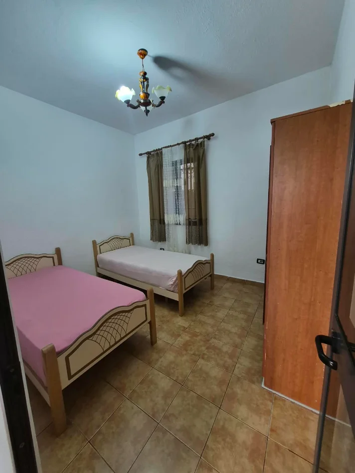 Tirane, jepet me qera Banesë 1+1 Kati 1, Mobiluar, Çmimi 40.000 Lekë të Reja, tek Bulevardi i Ri, Tiranë.