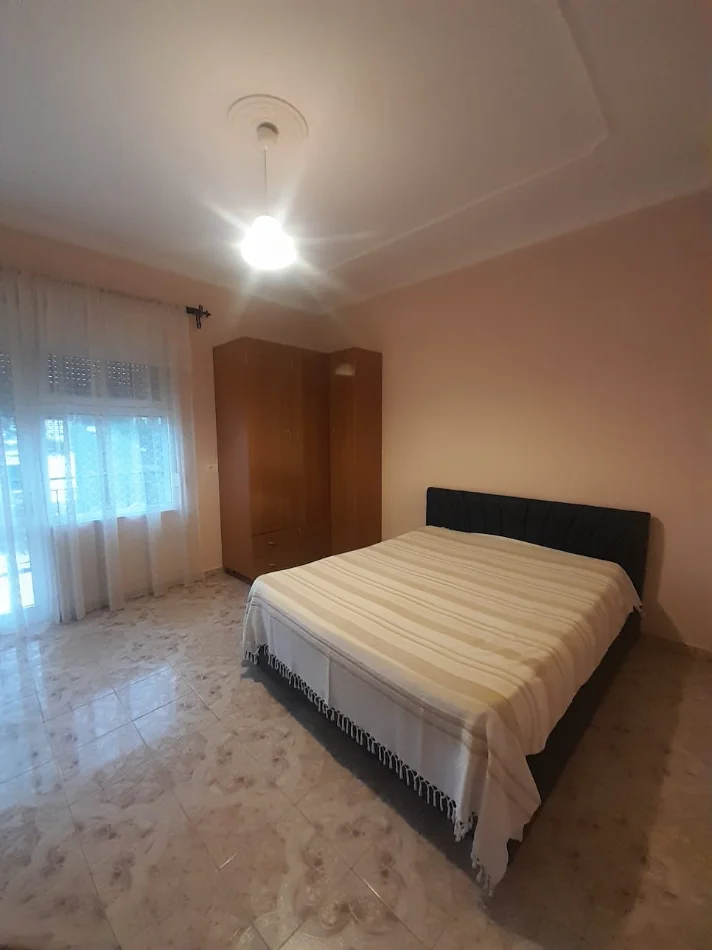 Tirane, jepet me qera Banesë 1+1, Kati 3, 70m2, Çmimi 30.000 Lekë te Reja, tek Kodra Priftit, Tiranë