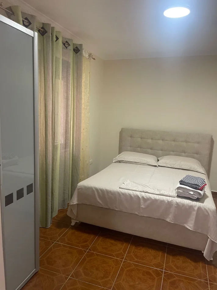 🏡Tirane, jepet me qera Banesë 2+1 Kati 1, Mobiluar,Çmimi 50.000 Lekë të Reja, në Laprakë ,Tiranë.