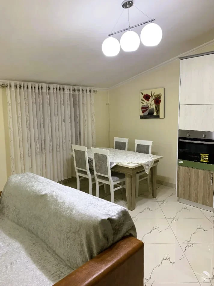 Tirane, jepet me qera Banesë  2+1 ,Kati 3, 126 m² ,Mobiluar, Çmimi 60.000 Lekë të Reja, (Rruga Pal Hasa,Zona 5 Majit, Tiranë)