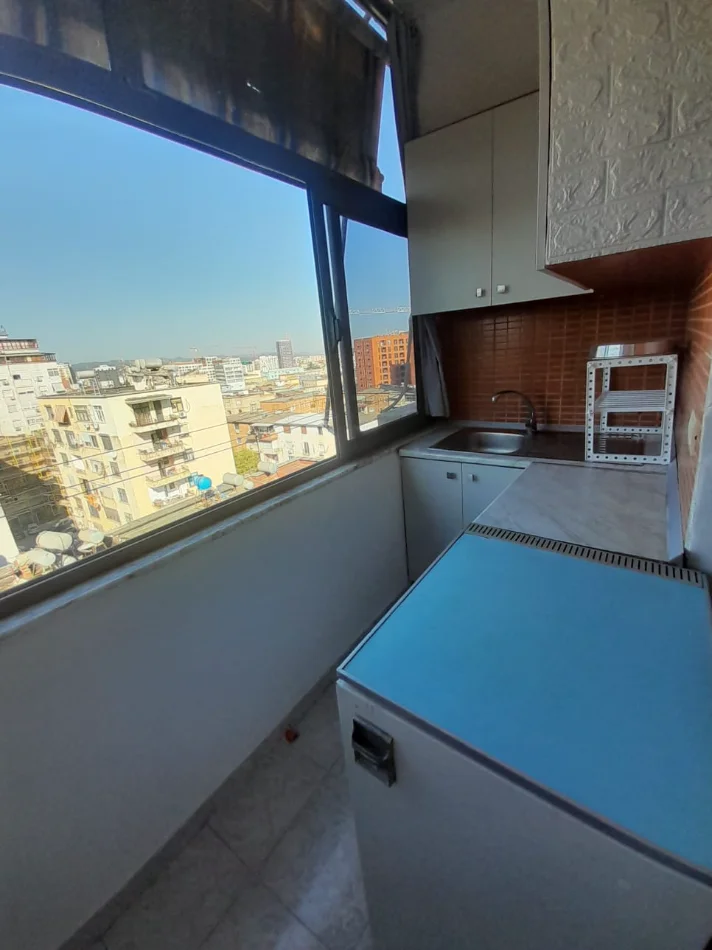 Tirane, jepet me qera Garsioner, Kati 5,Mobiluar,  40m², Çmimi 35.000 Lekë të Reja, në  Medrese,Tiranë.