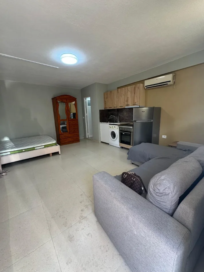 Tirane, jepet me qera Garsoniere Kati 0, 35 m² 350 € (Selite)