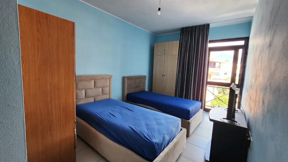 Tirane, jepet me qera Kati 4, 40 m² 260 € (pranë Ekonomikut dhe Qytet Studentit)
