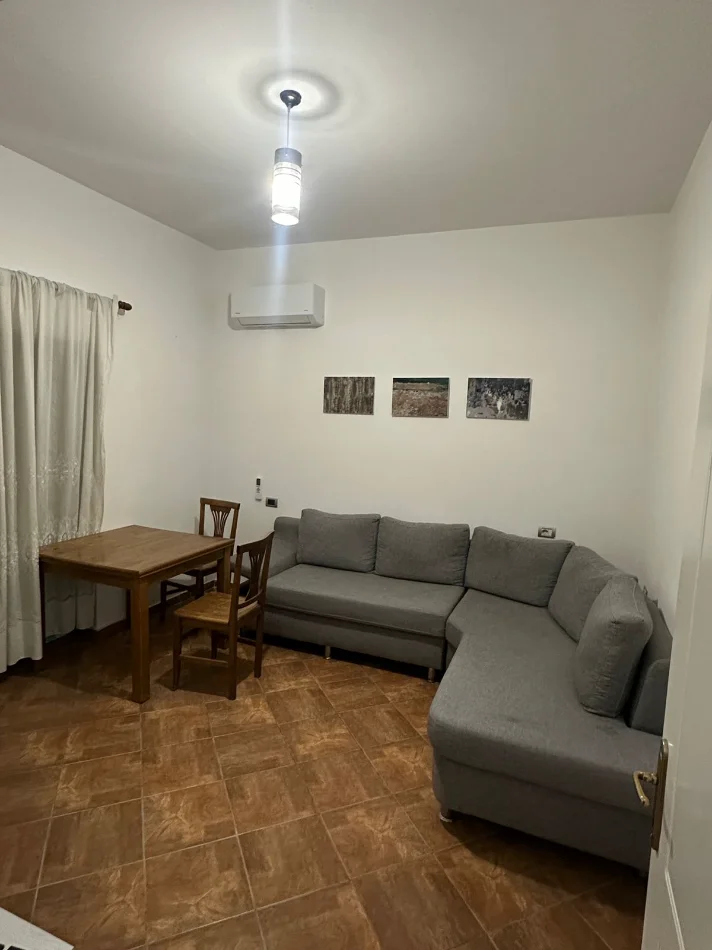 Tirane, jepet me qera Vile 1+1+Ballkon Kati 2, 60 m² 330 € (Rruga Havzi Nela)