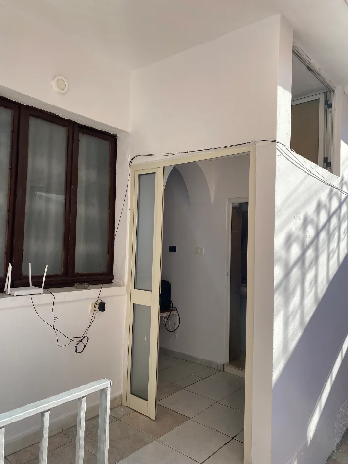Tirane, jepet me qera Vile 1+1 Kati 0, 400 € (Rruga riza cerova)