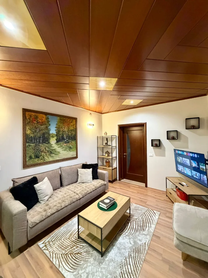 Tirane, jepet me qera Vile 1+1 Kati 2, 70 m², Çmimi 55.000 Lekë të Reja, (Tek Globe, Rruga Kavajës, 21 Dhjetori, Tiranë)