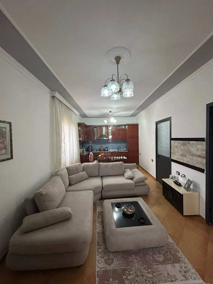 Tirane, jepet me qera Vile 2+1+Ballkon Kati 2, 80 m² 500 € (Rruga Siri Kodra)