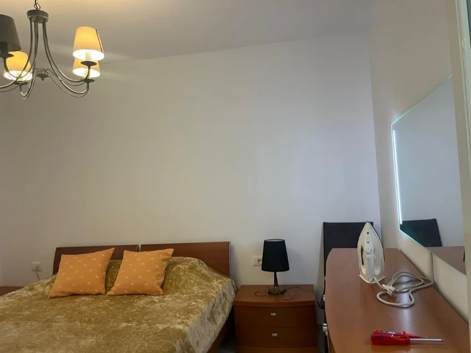 Tirane, jepet me qera Vile 2+1 Kati 1, 80 m² 580 € (siri kodra)