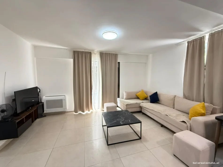 Tirane, jepet me qera Vile 2+1 Kati 2, 135 m² 885 € (blloku, rruga ibrahim rugova)