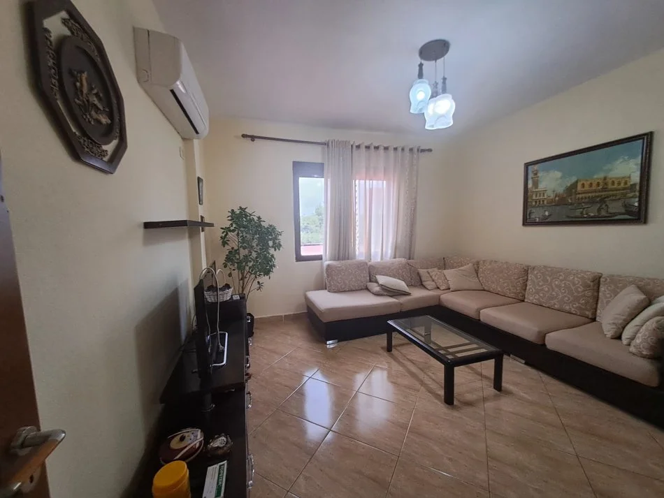 Tirane, jepet me qera Vile 2+1 Kati 2, 72 m² 520 € (Rruga Pandi Dardha)