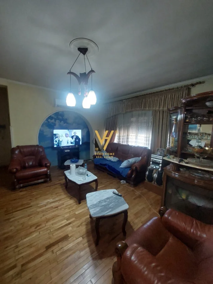 Tirane, jepet me qera Vile 2 Katshe , 300 m² 1.300 € (XHAMLLIKU)