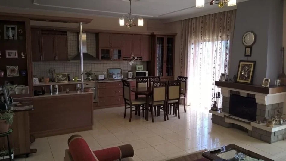 Tirane, jepet me qera Vile 2 Katshe , 500 m² 1.000 € (LAPRAKE)