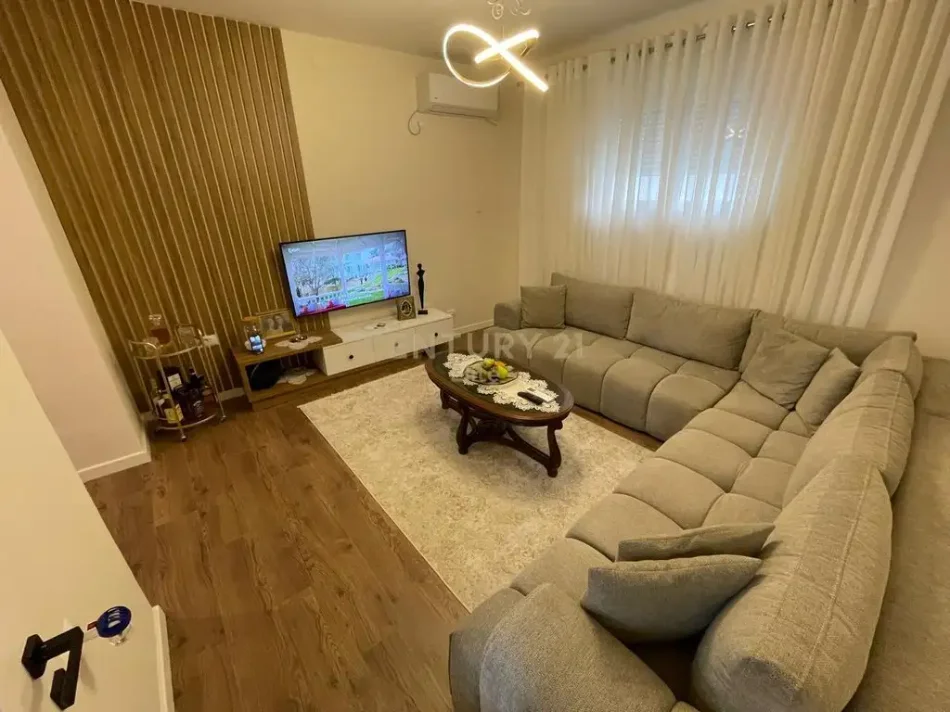 Tirane, jepet me qera Vile 3+1 , 128 m² 1.199 € (Rruga e Dibres)