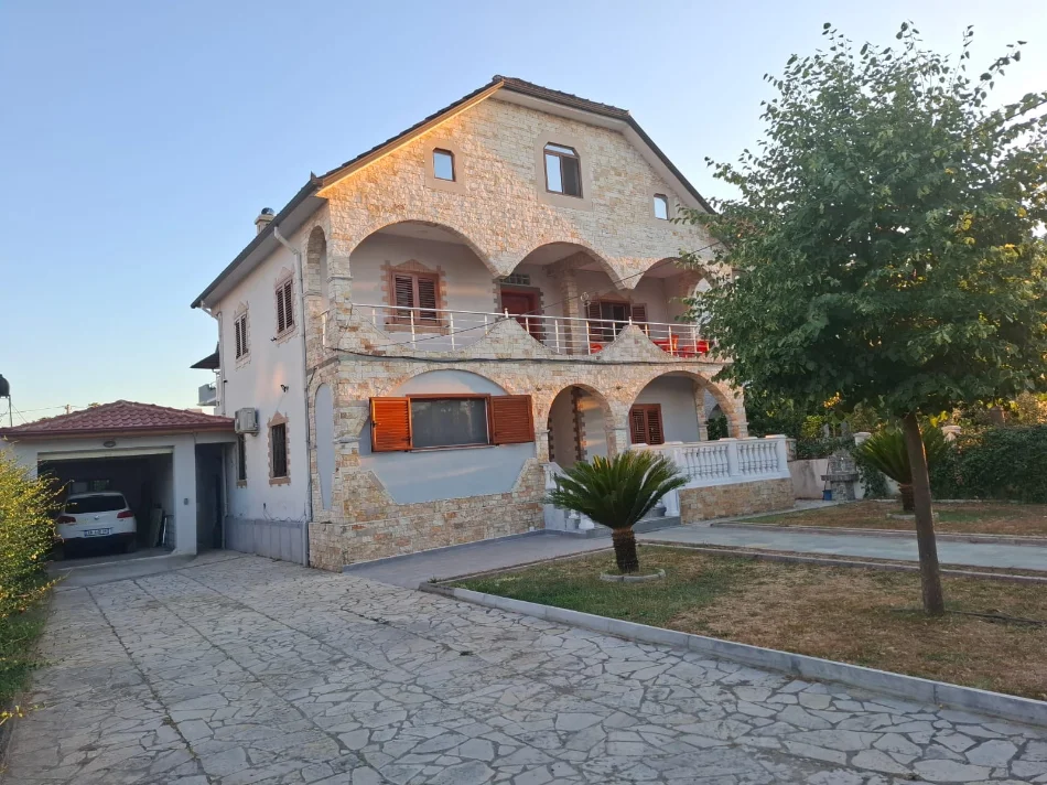 Tirane, jepet me qera Vile 3+1+Aneks+Ballkon , 300 m² 850 € (Afer qtu)