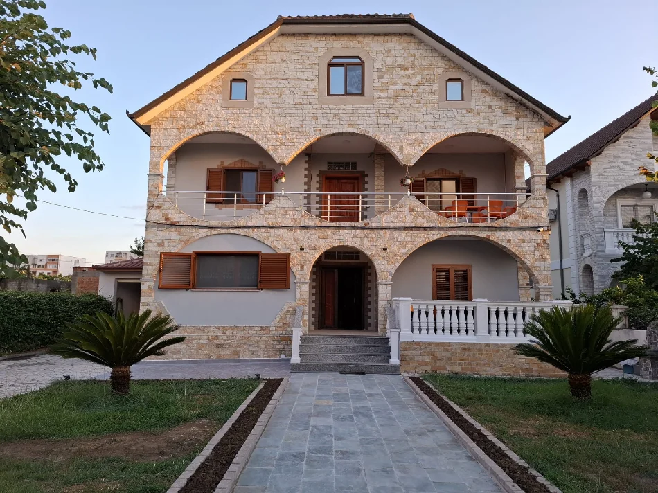 Tirane, jepet me qera Vile 3+1+Aneks+Ballkon Kati 0, 500 m² 850 € (Afer qtu)