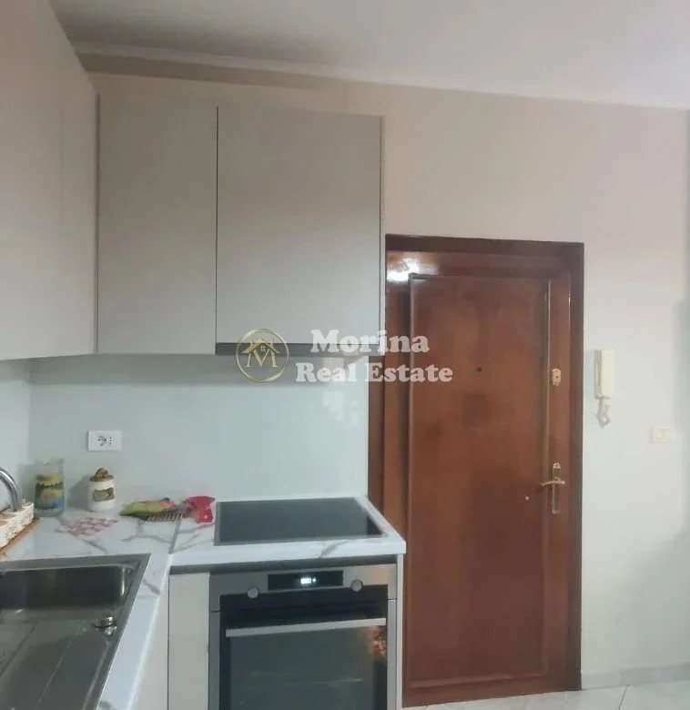 Tirane, jepet me qera Vile 3+1 Kati 3, 100 m² 600 € (Brryli)