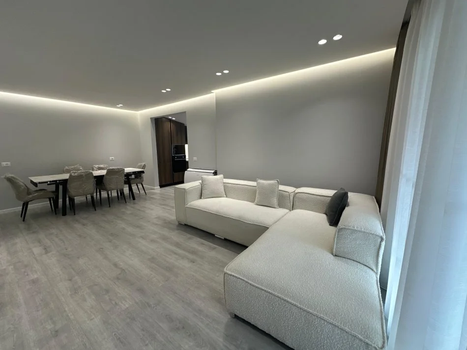 Tirane, jepet me qera Vile 3+1 Kati 3, 420 m² 3.500 € (rruga e Elbasanit)