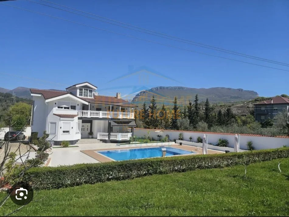 Tirane, jepet me qera Vile , 3.925 m² 3.500 € (Palma Nova, Ibe.)