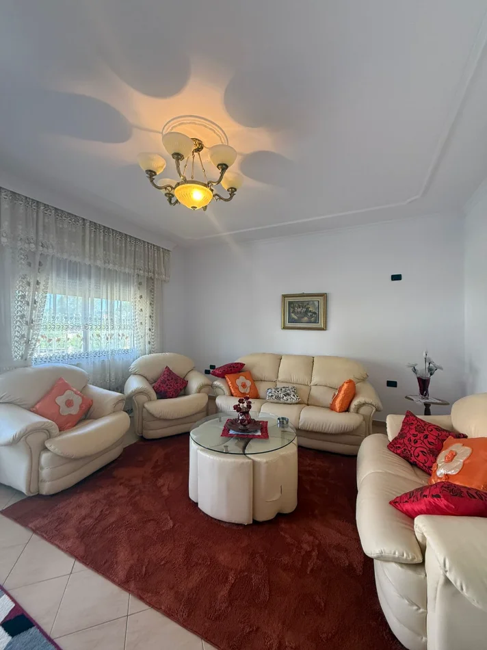 Tirane, jepet me qera Vile 3 Katshe , 330 m² 1.500 € (ish dogana)