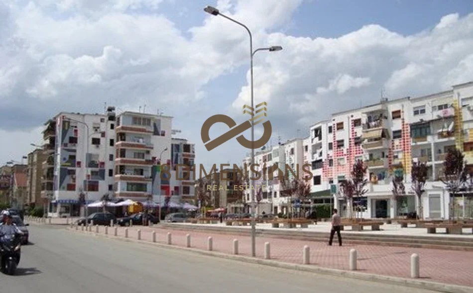 Tirane, jepet me qera Vile 3 Katshe Kati 0, 600 m² 5.000 € (xhamllik)