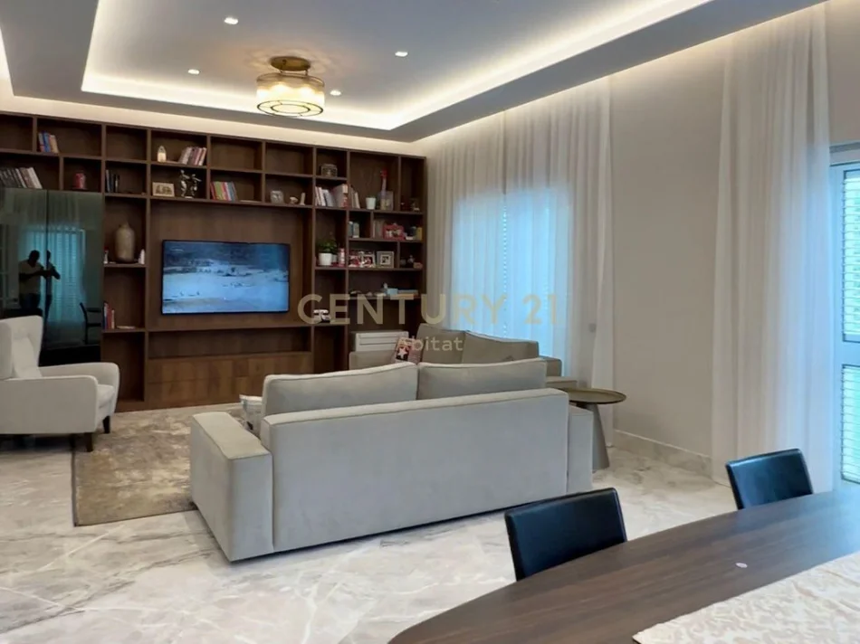 Tirane, jepet me qera Vile 3 Katshe Kati 0, 710 m² 4.500 € (Liqeni i thate)