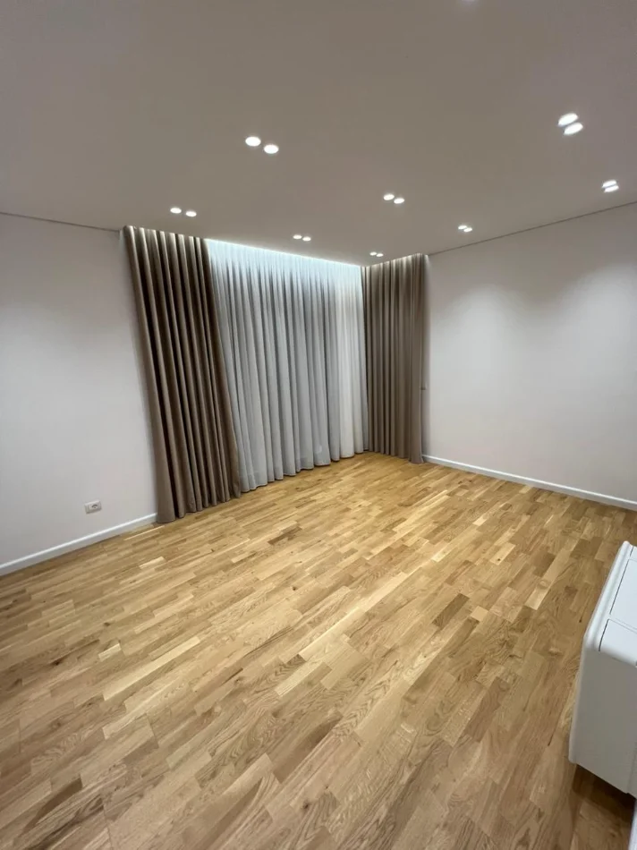 Tirane, jepet me qera Vile 3 Katshe Kati 3, 600 m² 2.900 € (TEG)