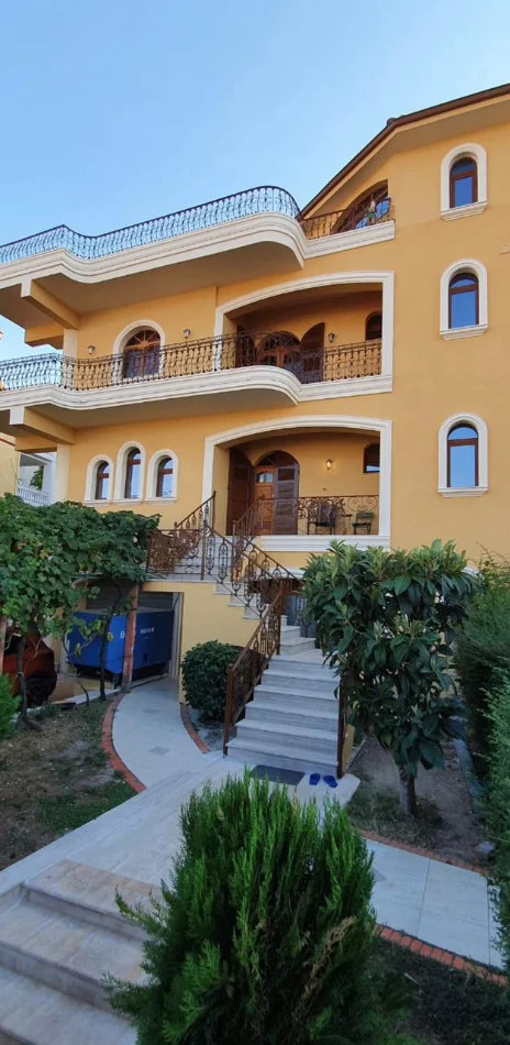 Tirane, jepet me qera Vile 4 Katshe Kati 3, 450 m² 1.500 € (ALI DEMI)