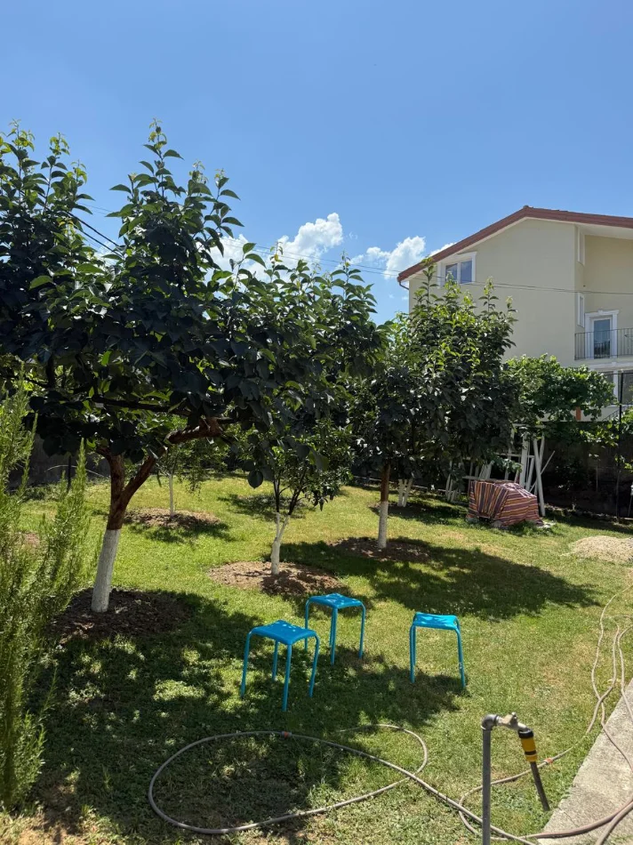 Tirane, jepet me qera Vile 5+1+Ballkon , 200 m² 2.500 € (Rruga e Elbasanit)