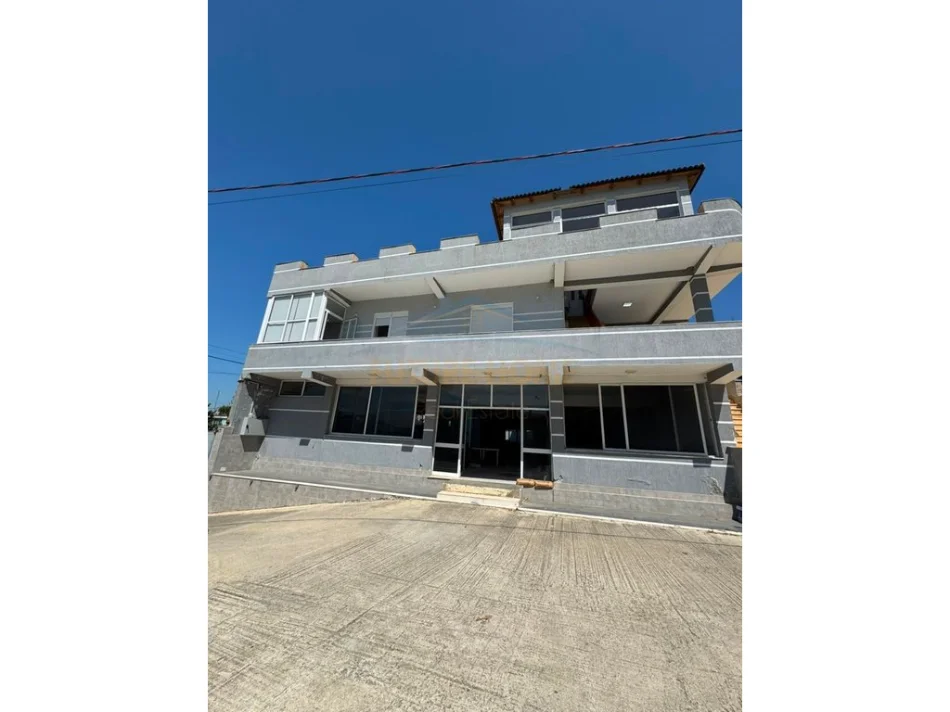 Tirane, jepet me qera Vile , 800 m² 3.000 € (Babrru)