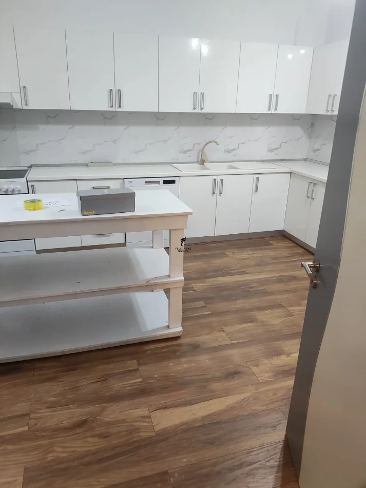 Tirane, jepet me qera Vile Vile 2 Katshe , 280 m² 2.000 € (BLLOKU I VILAVE SELITE)