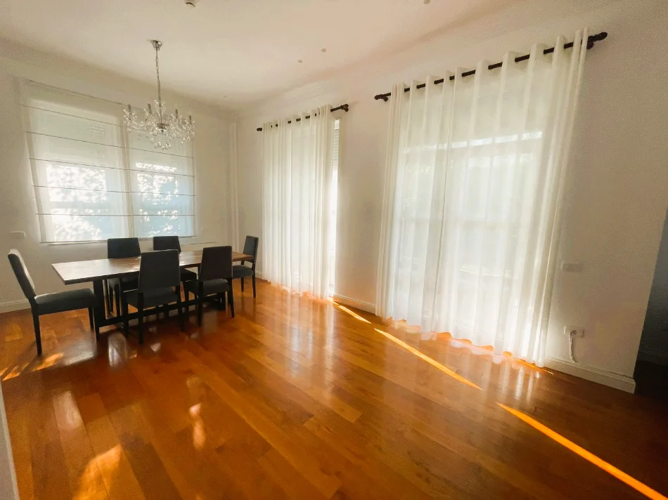 Tirane, jepet me qera Vile Vile 3 Katshe , 970 m² 4.500 €