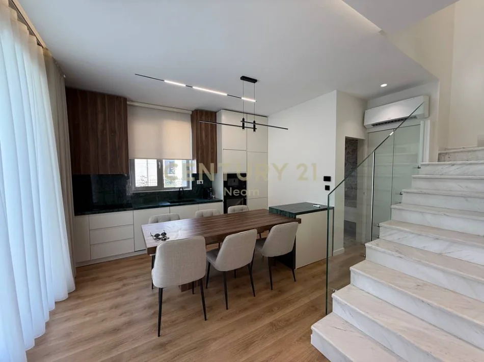 Tirane, jepet me qera Vile Vile 3 Katshe Kati 3, 185 m² 4.500 € (Liqeni i Thate)