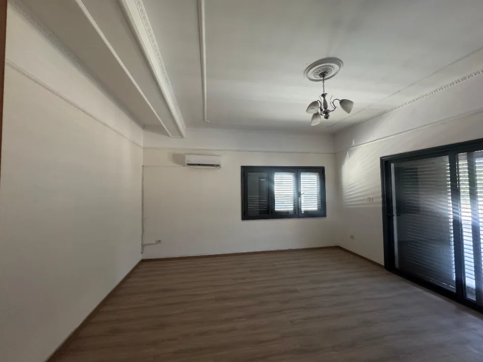 Tirane, jepet me qera Vile Vile 3 Katshe Kati 3, 600 m² 3.500 € (qyteti studenti , vilat gjermane)