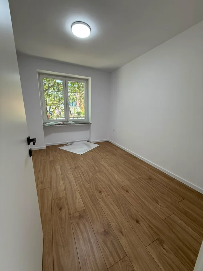 Tirane, jepet me qera ambient per zyre, Kati 2, 75 m² 700 € (Rruga Asim Vokshi)