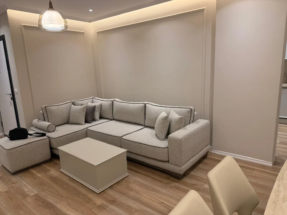 Tirane, jepet me qera apartament , 100 m² 900 € (Don Bosko)