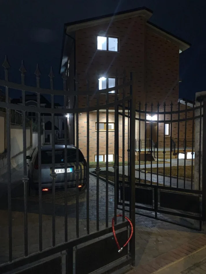 Tirane, jepet me qera apartament 10+1 Kati 1, 560 m² 3000 € (TEG – Tirana East Gate)