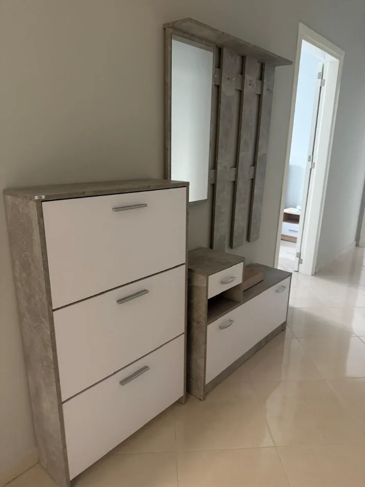 Tirane, jepet me qera apartament 1+1 , 300 €
