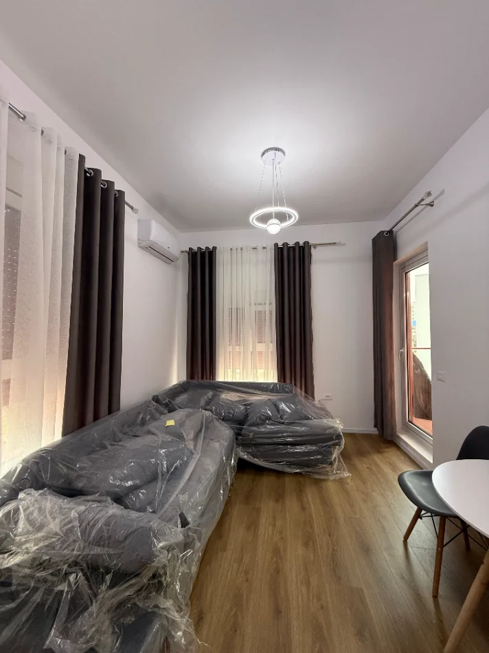 Tirane, jepet me qera apartament 1+1 , 450 € (REZIDENCA KADIU ALI DEM)