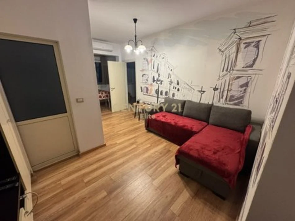 Tirane, jepet me qera apartament 1+1 , 48 m² 450 € (21 dhjetori)