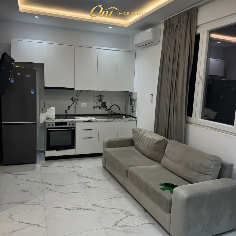 Tirane, jepet me qera apartament 1+1 , 55 m² 550 € (5 MAJI)