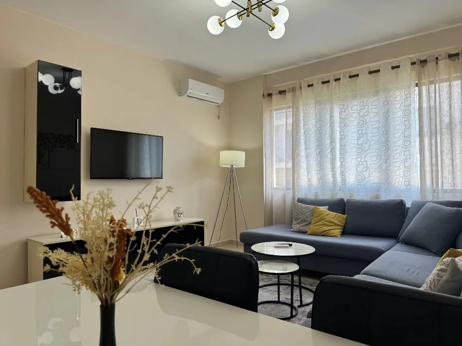 Tirane, jepet me qera apartament 1+1 , 60 m² 500 € (Mistomame)