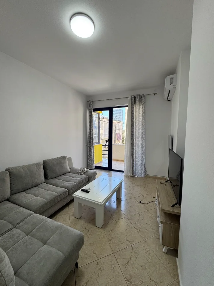 Tirane, jepet me qera apartament 1+1 , 64 m² 550 € (RRUGA E ELBASANIT)