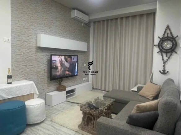 Tirane, jepet me qera apartament 1+1 , 650 € (KOMUNA E PARISIT)