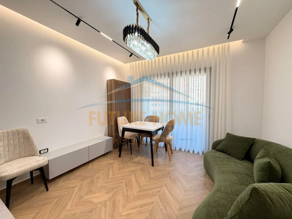 Tirane, jepet me qera apartament 1+1 , 650 € (Unaza e re)