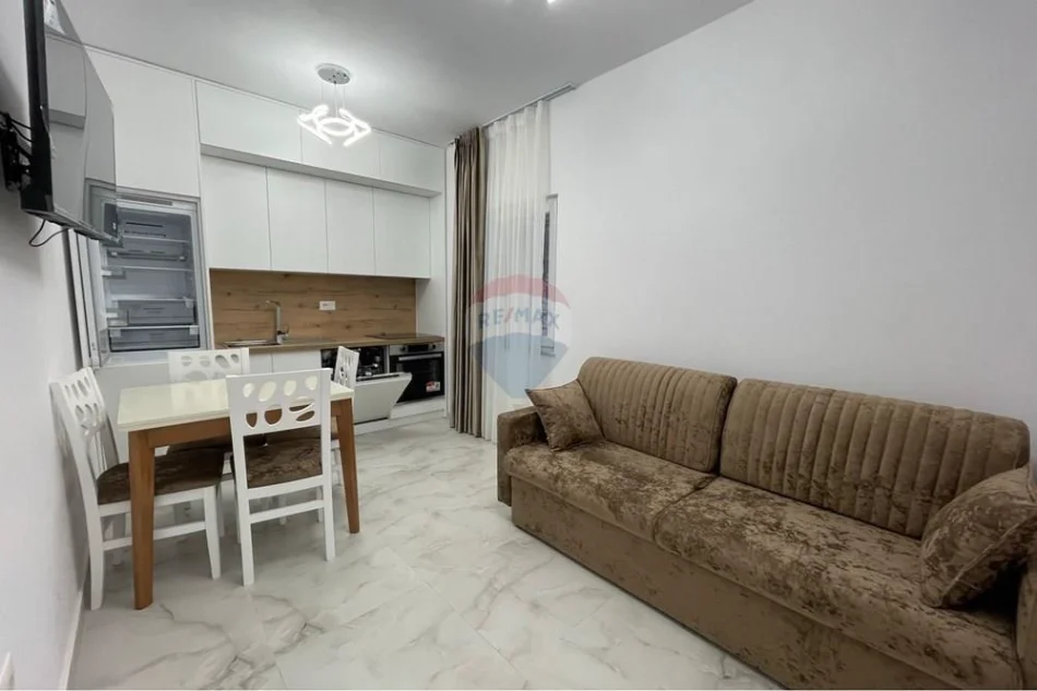 Tirane, jepet me qera apartament 1+1 , 65 m² (Rruga Robert Shvarc, Tiranë)