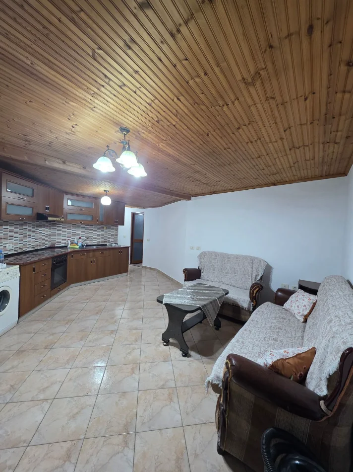 Tirane, jepet me qera apartament 1+1 , 70 m² 400 € (RRUGA DON BOSKO)