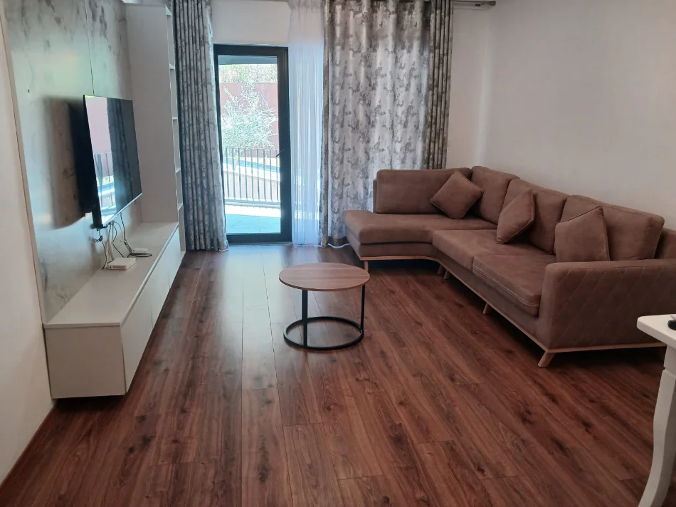 Tirane, jepet me qera apartament 1+1 , 75 m² 700 € (Kodra Diellit 2)