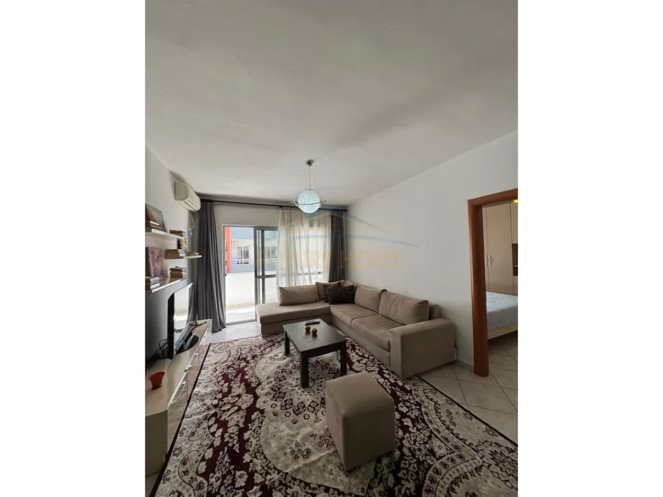 Tirane, jepet me qera apartament 1+1 , 76 m² 380 € (Fresku)